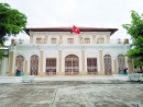 Du khách sẽ cảm nhận được không gian trầm mặc, cổ kính bởi Bảo tàng Long An được trưng dụng từ một dinh thự được xây dựng từ những năm đầu của thế kỷ XX theo kiến trúc Pháp