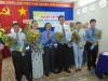 Ông Nguyễn Lành tặng hoa chúc mừng BCH nhiệm kỳ 2015-2020.