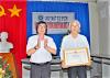 NSNA Nguyễn Lành (trái), Chủ tịch Hội LH-VHNT tham dự buổi họp mặt