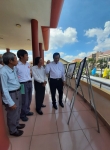 Đại biểu xem triển lãm tác phẩm đoạt giải