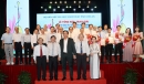 Hùng Thiên Lộc (áo veste) tại buổi trao giải cuộc thi.