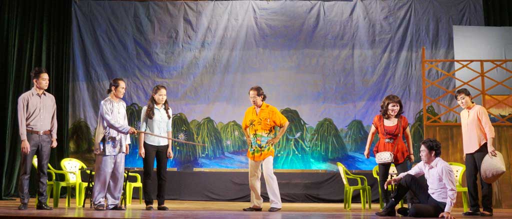 Vở cải lương “Phố An cư” của Đoàn Nghệ thuật Cải lương Long An nói về xây dựng nông thôn mới, từng tham gia Liên hoan sân khấu cải lương chuyên nghiệp toàn quốc