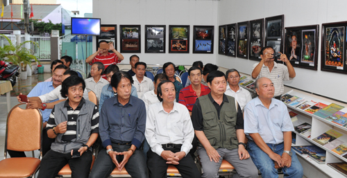 Đại biểu dự Lễ khai mạc triển lãm