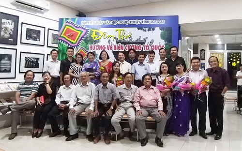 Chụp ảnh lưu niệm
