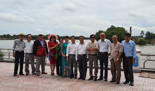 Ảnh lưu niệm tại Vàm Nhựt Tảo