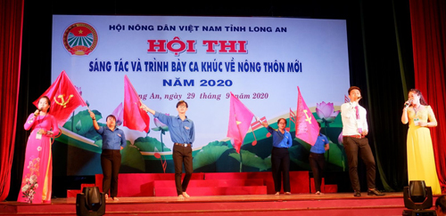 Tác phẩm Tân Trụ ngày mới (nhạc Dương Năm, thơ Nguyễn Ngọc Phú – đơn vị Tân Trụ) đoạt giải Nhất tân nhạc về sáng tác và trình bày