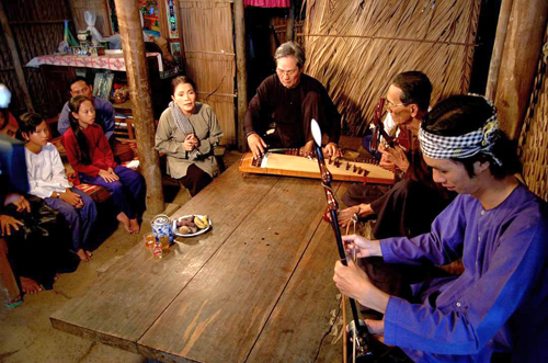 Sinh hoạt ĐCTT ở Long An. Ảnh: Đặng Nguyên