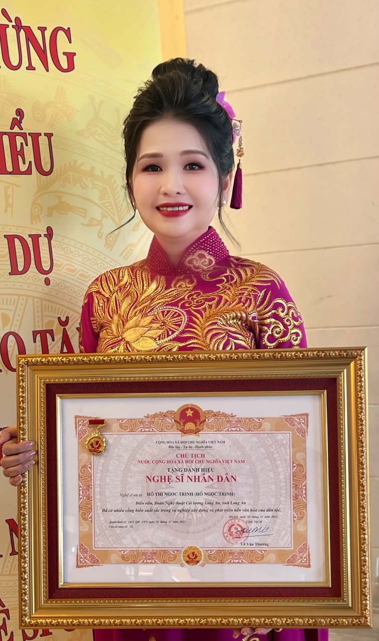 NSƯT Hồ Ngọc Trinh nhận danh hiệu NSND